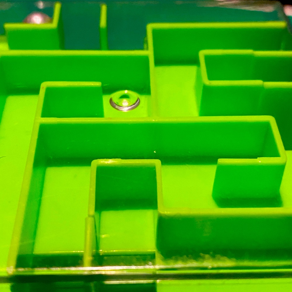 Labyrinth cube